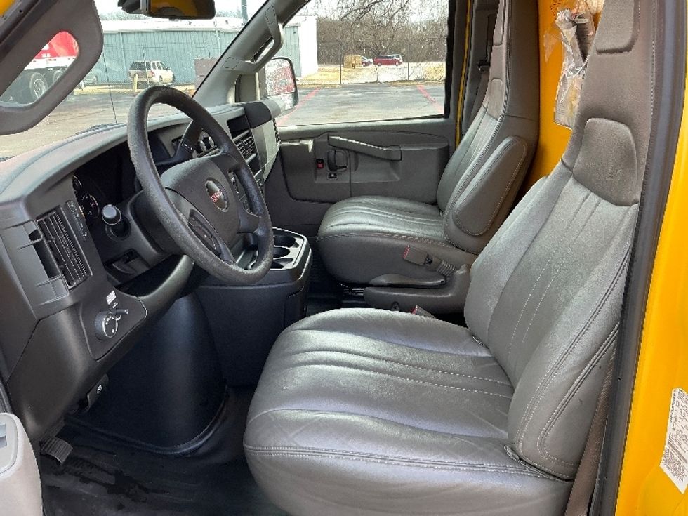 Light Duty Box Truck-Light and Medium Duty Trucks-GMC-2021-Savana G33503-Tulsa-OK-113,544\n\t\tmiles-$ 24,750 - Image 19