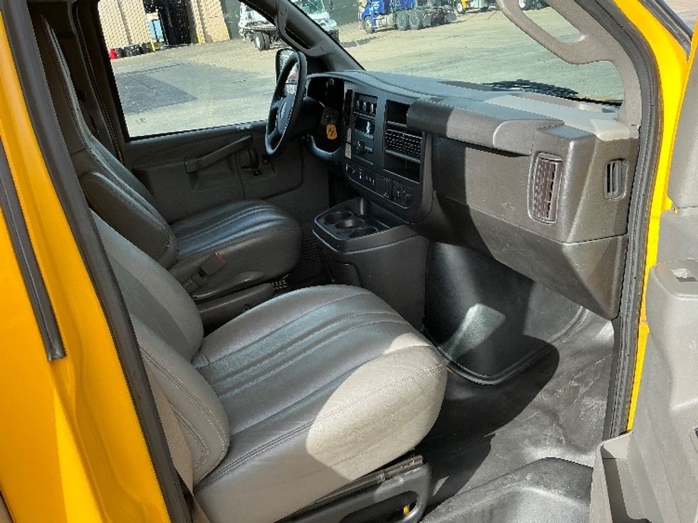 Light Duty Box Truck-Light and Medium Duty Trucks-GMC-2021-Savana G33503-Tulsa-OK-113,544\n\t\tmiles-$ 24,750 - Image 20