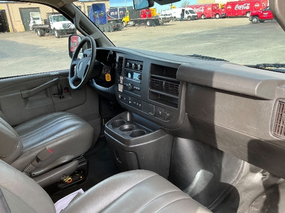 Light Duty Box Truck-Light and Medium Duty Trucks-GMC-2021-Savana G33503-Tulsa-OK-113,544\n\t\tmiles-$ 24,750 - Image 22