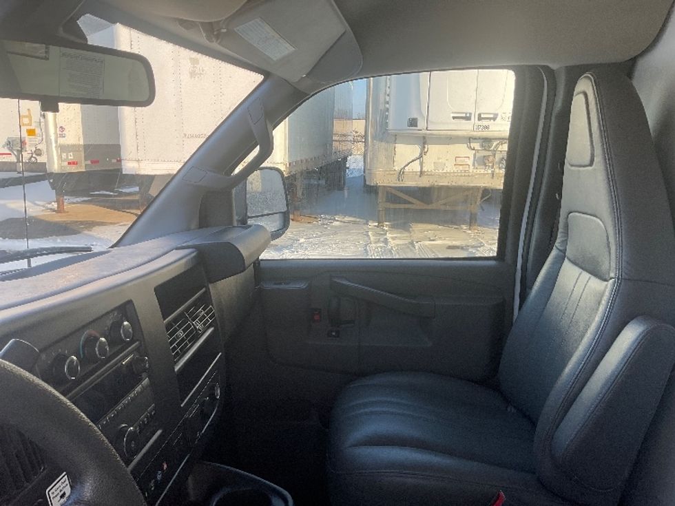 Light Duty Box Truck-Light and Medium Duty Trucks-GMC-2021-Savana G33503-Warren-MI-113,793\n\t\tmiles-$ 27,000 - Image 19