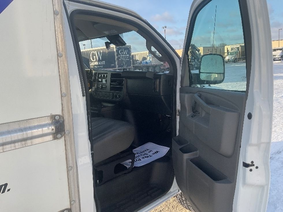 Light Duty Box Truck-Light and Medium Duty Trucks-GMC-2021-Savana G33503-Warren-MI-113,793\n\t\tmiles-$ 27,000 - Image 20