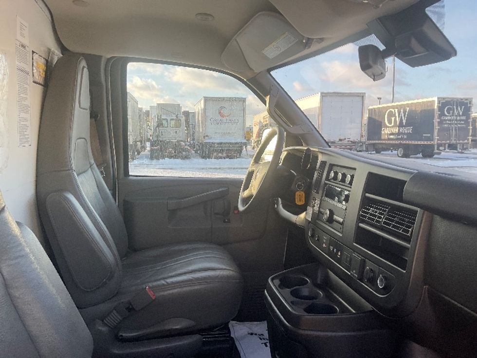 Light Duty Box Truck-Light and Medium Duty Trucks-GMC-2021-Savana G33503-Warren-MI-113,793\n\t\tmiles-$ 27,000 - Image 22