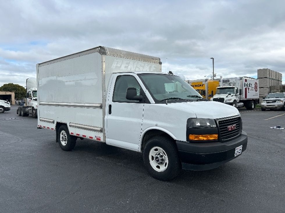 Light Duty Box Truck-Light and Medium Duty Trucks-GMC-2021-Savana G33503-West Sacramento-CA-100,908\n\t\tmiles-$ 30,500 - Image 1