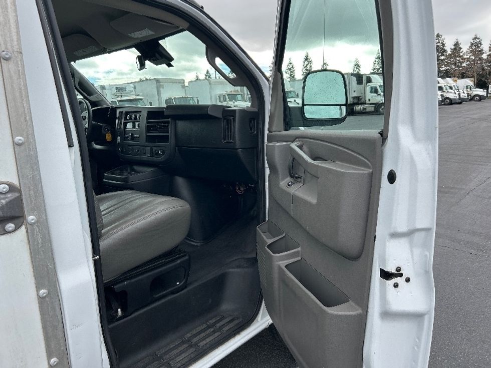 Light Duty Box Truck-Light and Medium Duty Trucks-GMC-2021-Savana G33503-West Sacramento-CA-100,908\n\t\tmiles-$ 30,500 - Image 20