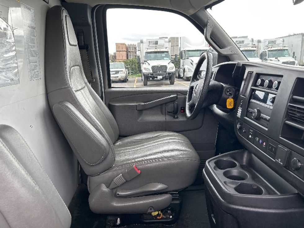 Light Duty Box Truck-Light and Medium Duty Trucks-GMC-2021-Savana G33503-West Sacramento-CA-100,908\n\t\tmiles-$ 30,500 - Image 22