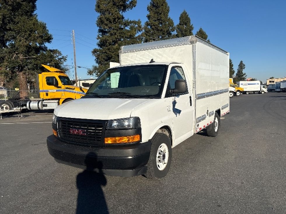 Light Duty Box Truck-Light and Medium Duty Trucks-GMC-2021-Savana G33503-West Sacramento-CA-102,853\n\t\tmiles-$ 29,750 - Image 3
