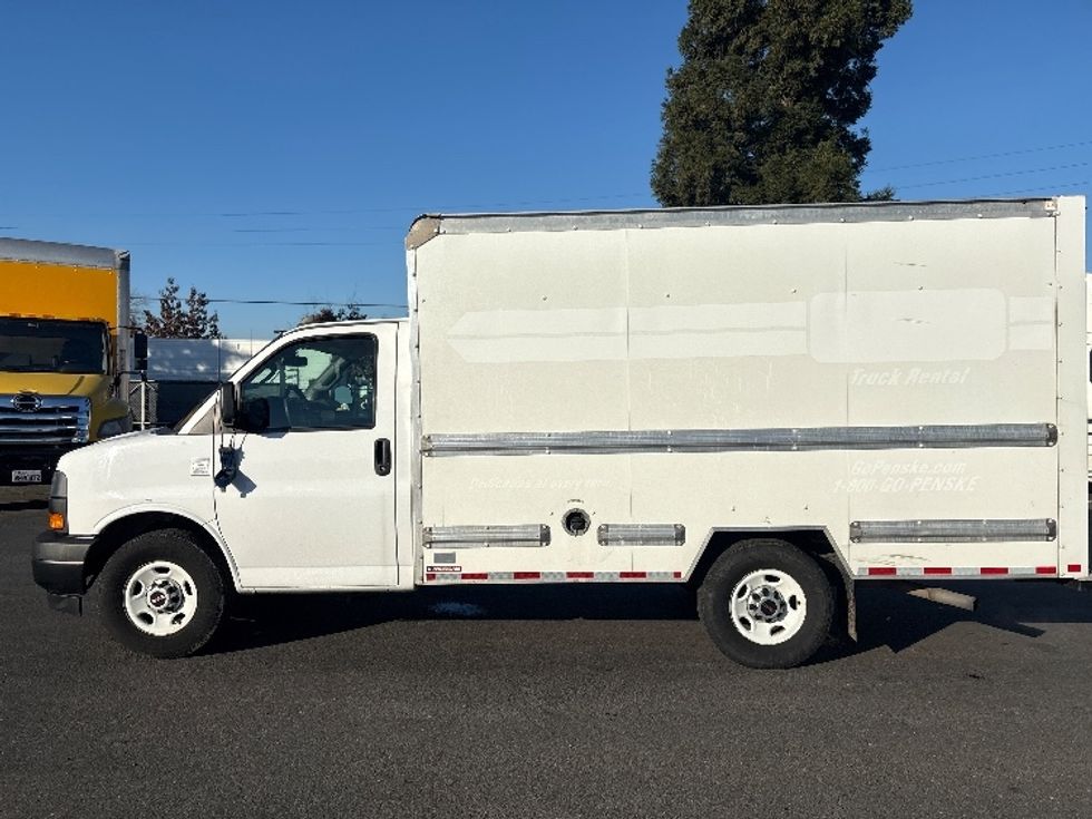 Light Duty Box Truck-Light and Medium Duty Trucks-GMC-2021-Savana G33503-West Sacramento-CA-102,853\n\t\tmiles-$ 29,750 - Image 4