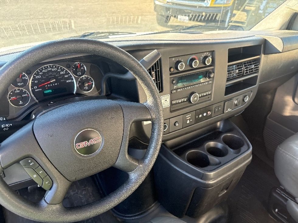 Light Duty Box Truck-Light and Medium Duty Trucks-GMC-2021-Savana G33503-West Sacramento-CA-102,853\n\t\tmiles-$ 29,750 - Image 17