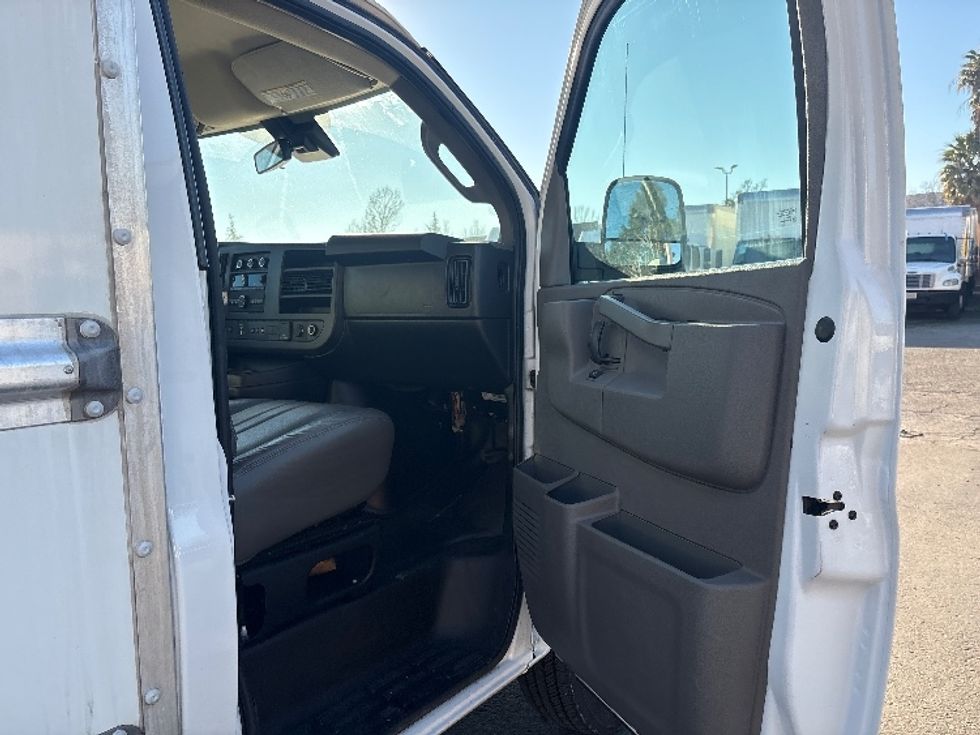 Light Duty Box Truck-Light and Medium Duty Trucks-GMC-2021-Savana G33503-West Sacramento-CA-102,853\n\t\tmiles-$ 29,750 - Image 19