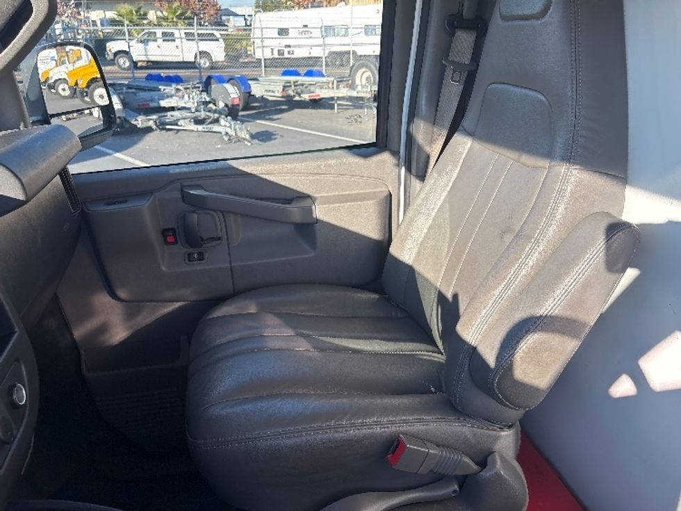 Light Duty Box Truck-Light and Medium Duty Trucks-GMC-2021-Savana G33503-West Sacramento-CA-102,853\n\t\tmiles-$ 29,750 - Image 18