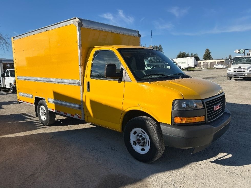 Light Duty Box Truck-Light and Medium Duty Trucks-GMC-2021-Savana G33503-West Sacramento-CA-105,780\n\t\tmiles-$ 27,000 - Image 1