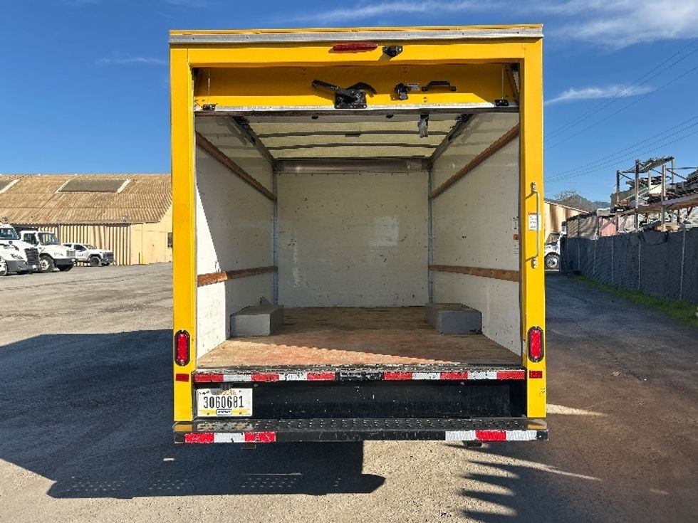 Light Duty Box Truck-Light and Medium Duty Trucks-GMC-2021-Savana G33503-West Sacramento-CA-105,780\n\t\tmiles-$ 27,000 - Image 8