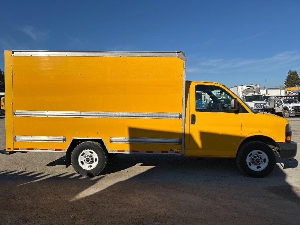 Light Duty Box Truck-Light and Medium Duty Trucks-GMC-2021-Savana G33503-West Sacramento-CA-105,780\n\t\tmiles-$ 27,000 - Image 15