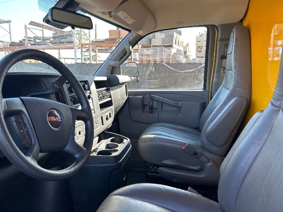 Light Duty Box Truck-Light and Medium Duty Trucks-GMC-2021-Savana G33503-West Sacramento-CA-105,780\n\t\tmiles-$ 27,000 - Image 19