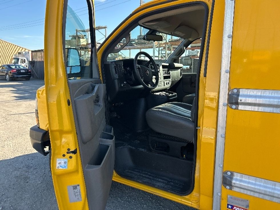 Light Duty Box Truck-Light and Medium Duty Trucks-GMC-2021-Savana G33503-West Sacramento-CA-105,780\n\t\tmiles-$ 27,000 - Image 16