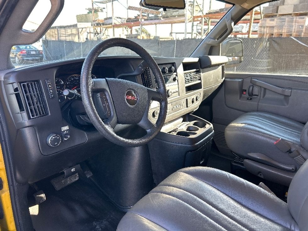 Light Duty Box Truck-Light and Medium Duty Trucks-GMC-2021-Savana G33503-West Sacramento-CA-105,780\n\t\tmiles-$ 27,000 - Image 17