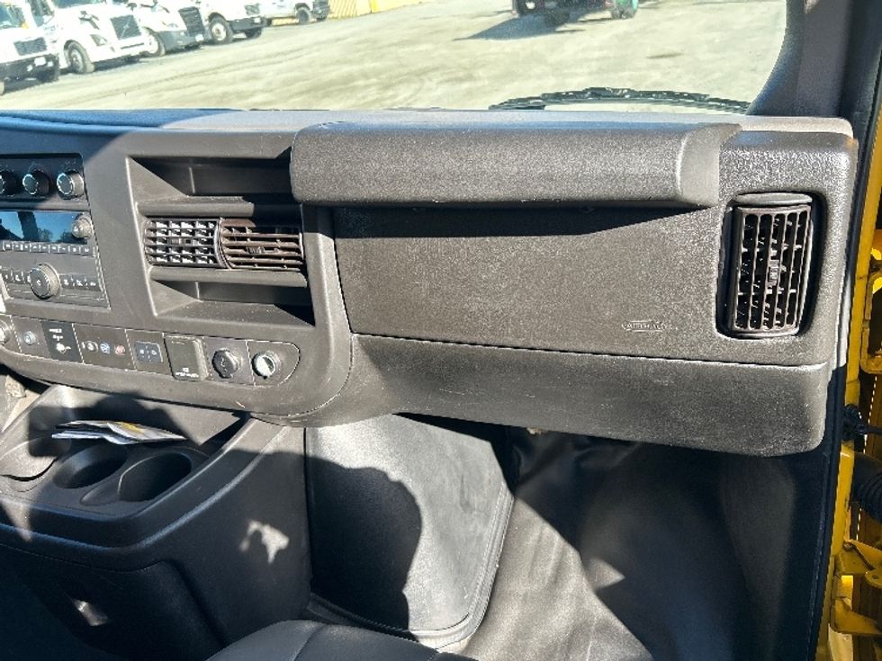 Light Duty Box Truck-Light and Medium Duty Trucks-GMC-2021-Savana G33503-West Sacramento-CA-105,780\n\t\tmiles-$ 27,000 - Image 21