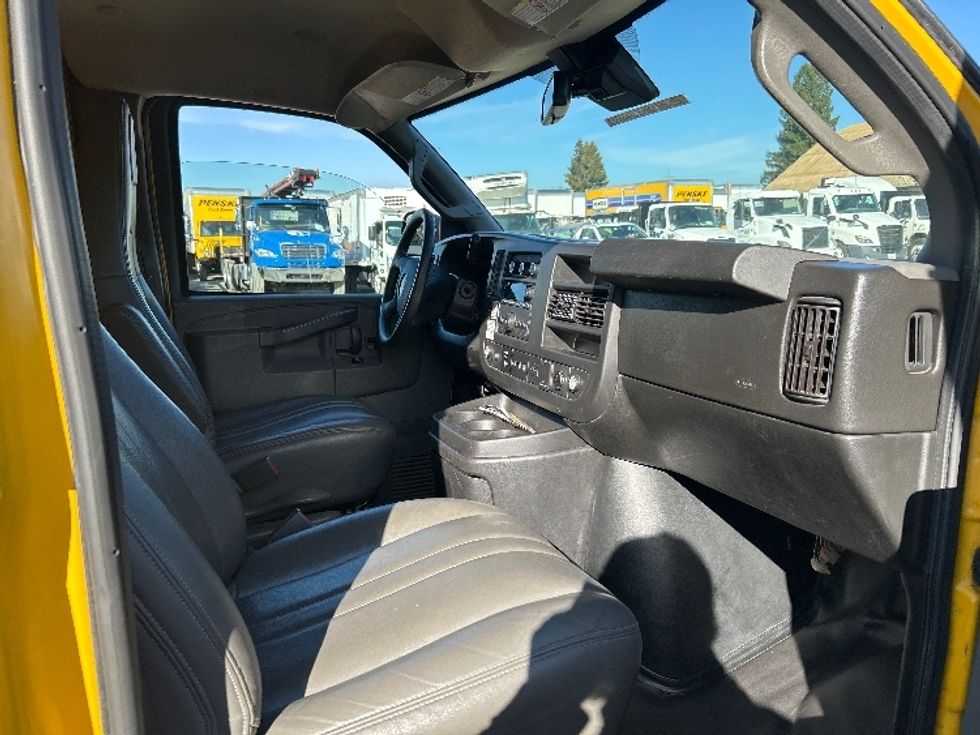 Light Duty Box Truck-Light and Medium Duty Trucks-GMC-2021-Savana G33503-West Sacramento-CA-105,780\n\t\tmiles-$ 27,000 - Image 22