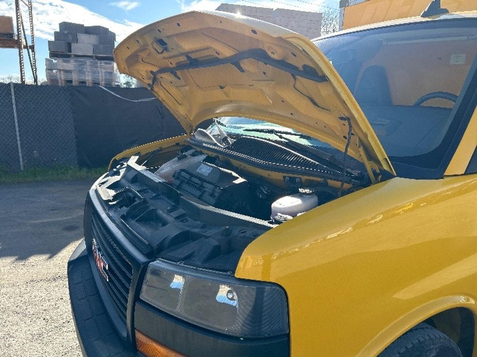 Light Duty Box Truck-Light and Medium Duty Trucks-GMC-2021-Savana G33503-West Sacramento-CA-105,780\n\t\tmiles-$ 27,000 - Image 24