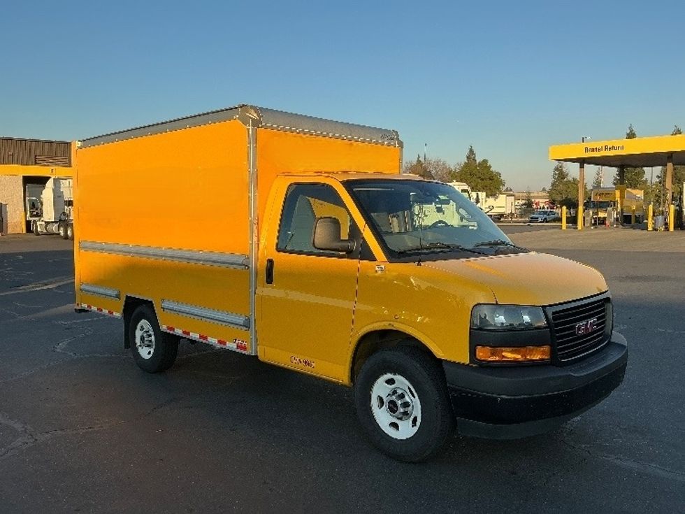 Light Duty Box Truck-Light and Medium Duty Trucks-GMC-2021-Savana G33503-West Sacramento-CA-113,006\n\t\tmiles-$ 26,000 - Image 1