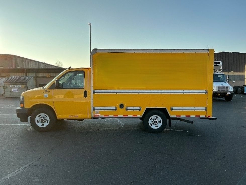 Light Duty Box Truck-Light and Medium Duty Trucks-GMC-2021-Savana G33503-West Sacramento-CA-113,006\n\t\tmiles-$ 26,000 - Image 4