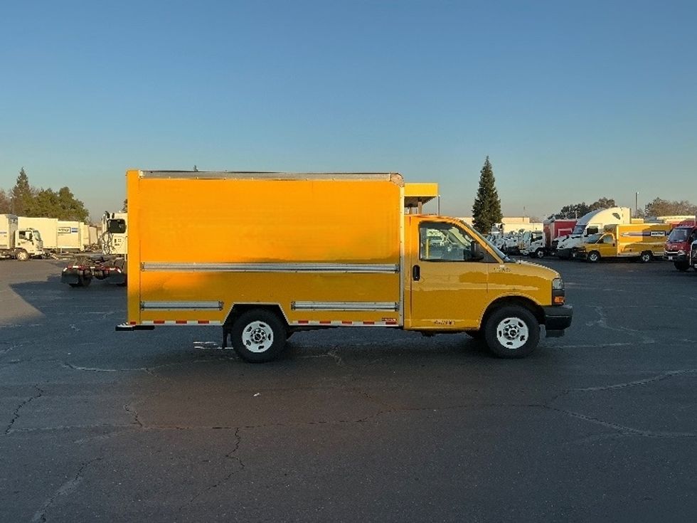 Light Duty Box Truck-Light and Medium Duty Trucks-GMC-2021-Savana G33503-West Sacramento-CA-113,006\n\t\tmiles-$ 26,000 - Image 15