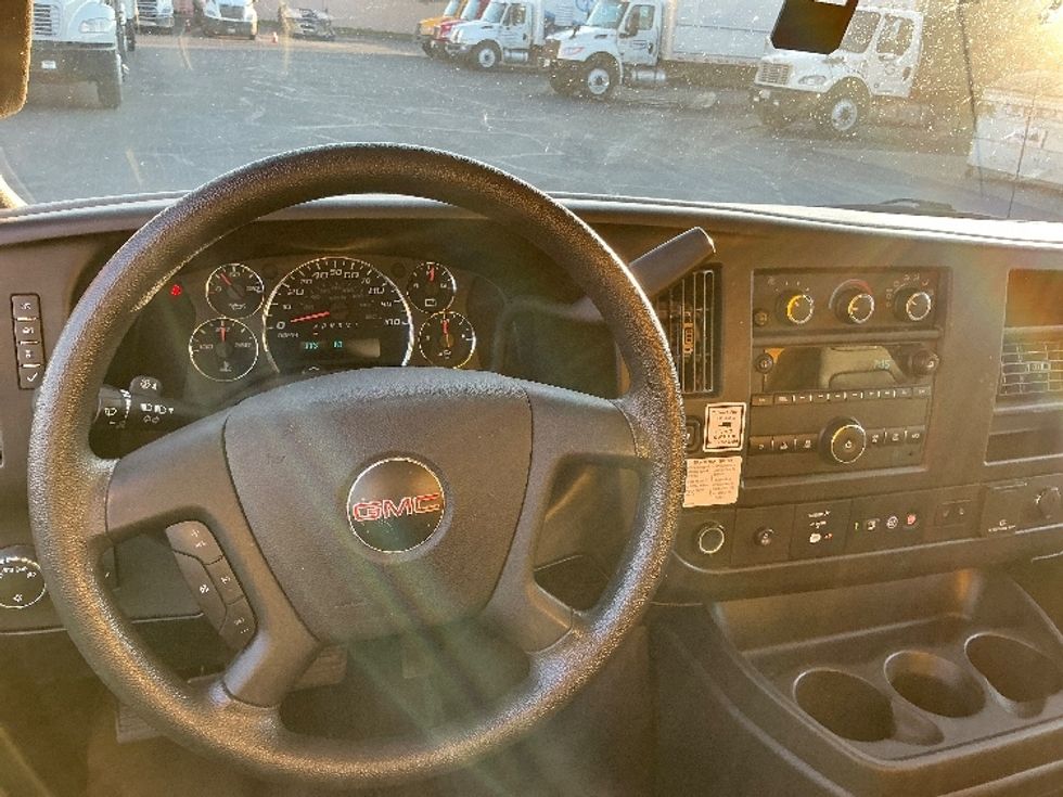 Light Duty Box Truck-Light and Medium Duty Trucks-GMC-2021-Savana G33503-West Sacramento-CA-113,006\n\t\tmiles-$ 26,000 - Image 18