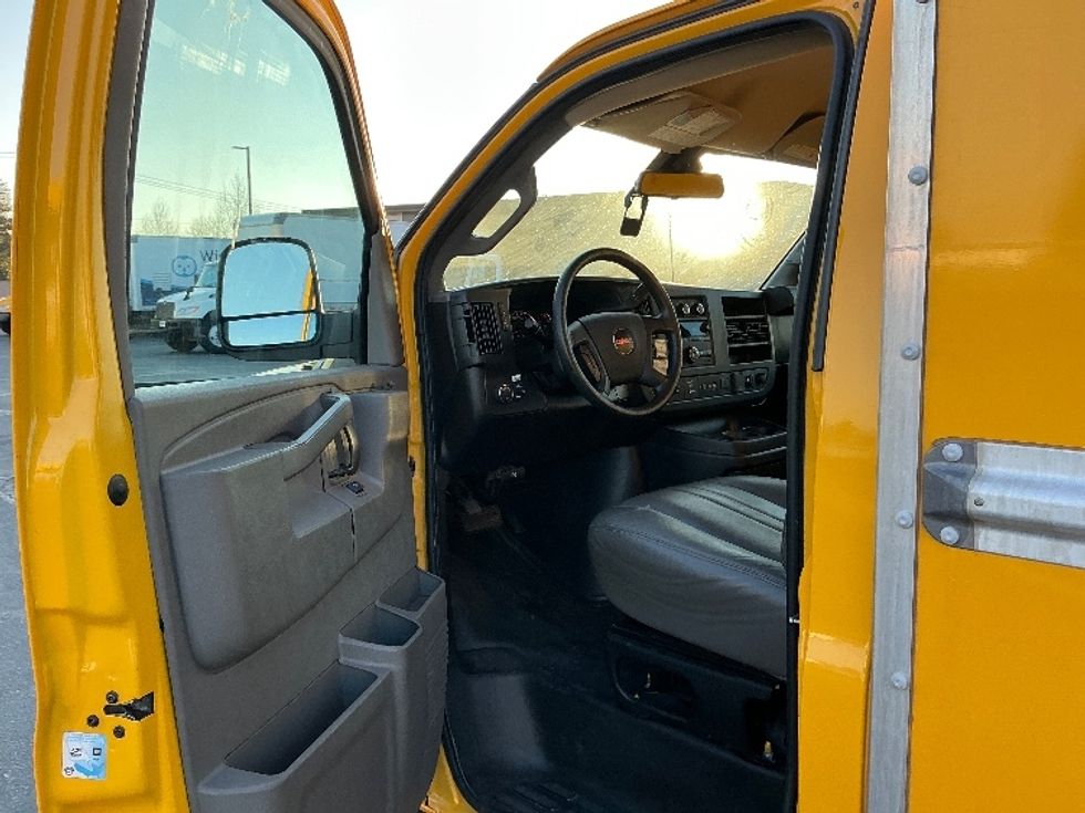 Light Duty Box Truck-Light and Medium Duty Trucks-GMC-2021-Savana G33503-West Sacramento-CA-113,006\n\t\tmiles-$ 26,000 - Image 16