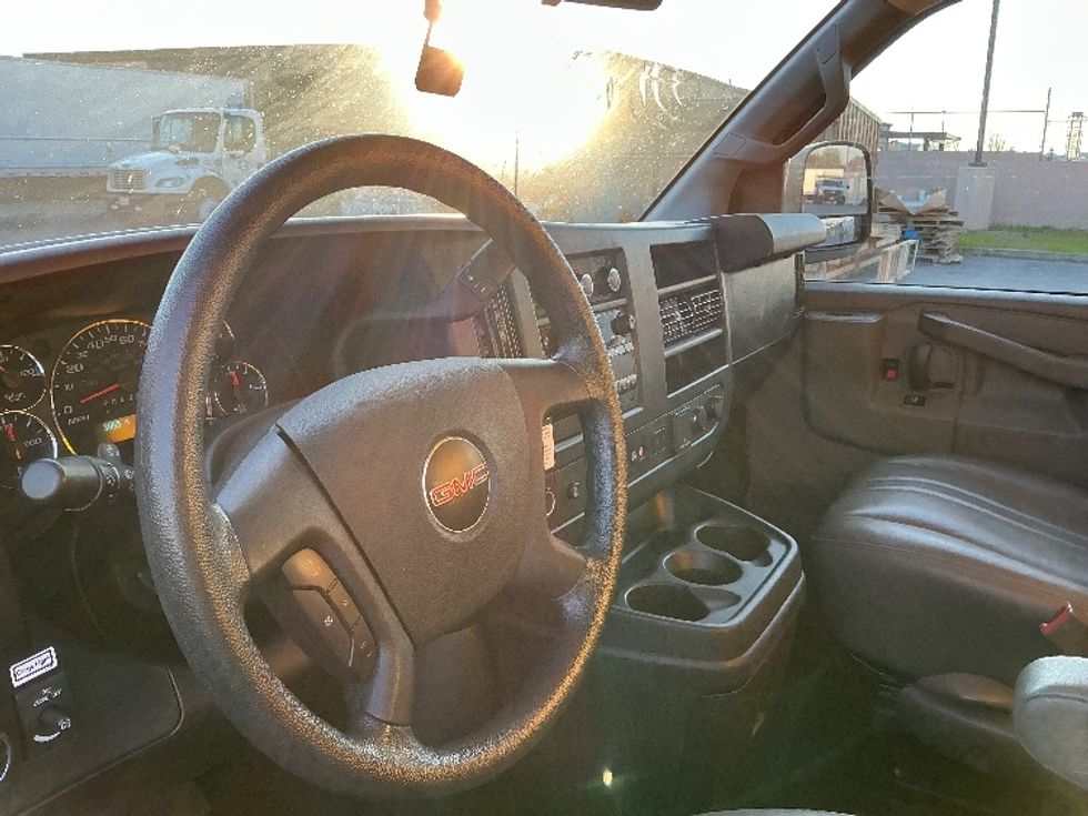 Light Duty Box Truck-Light and Medium Duty Trucks-GMC-2021-Savana G33503-West Sacramento-CA-113,006\n\t\tmiles-$ 26,000 - Image 17
