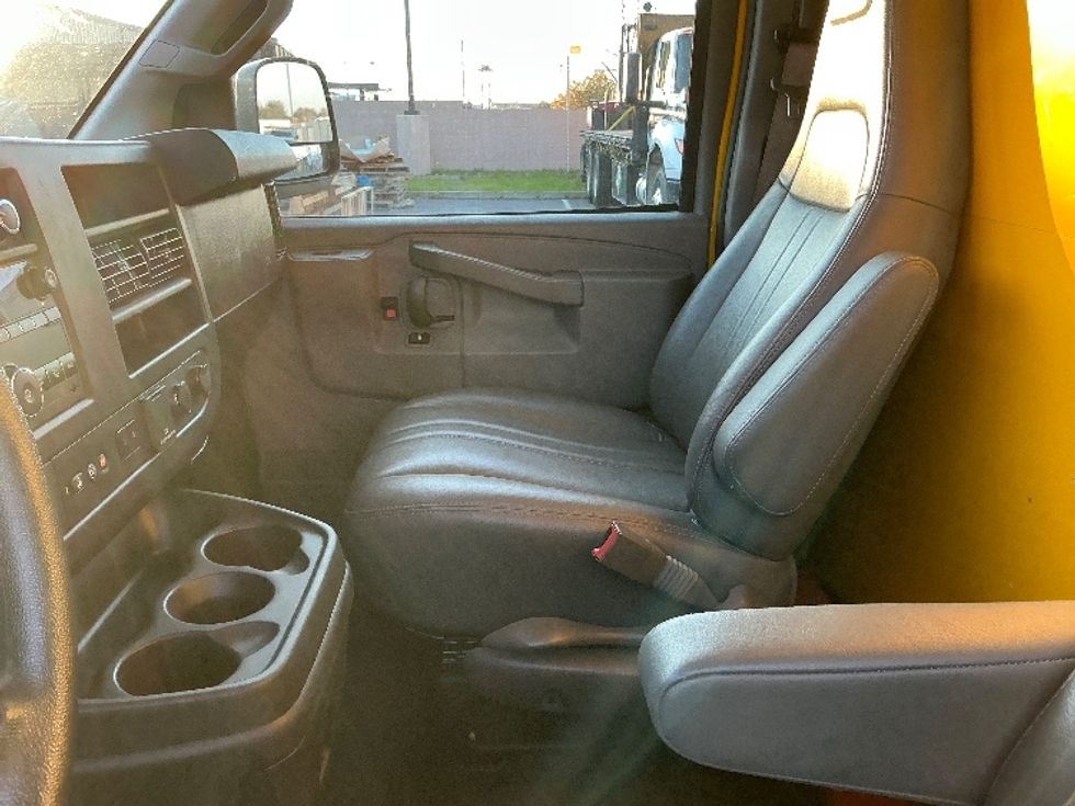 Light Duty Box Truck-Light and Medium Duty Trucks-GMC-2021-Savana G33503-West Sacramento-CA-113,006\n\t\tmiles-$ 26,000 - Image 19