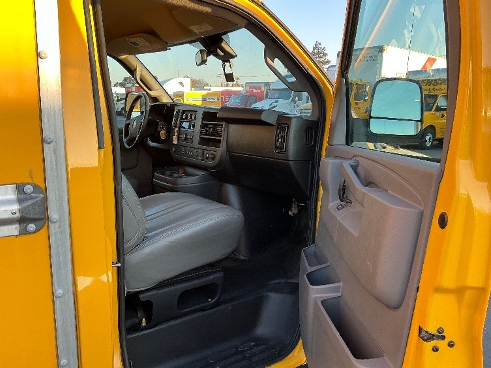 Light Duty Box Truck-Light and Medium Duty Trucks-GMC-2021-Savana G33503-West Sacramento-CA-113,006\n\t\tmiles-$ 26,000 - Image 20