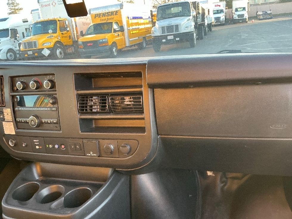 Light Duty Box Truck-Light and Medium Duty Trucks-GMC-2021-Savana G33503-West Sacramento-CA-113,006\n\t\tmiles-$ 26,000 - Image 21