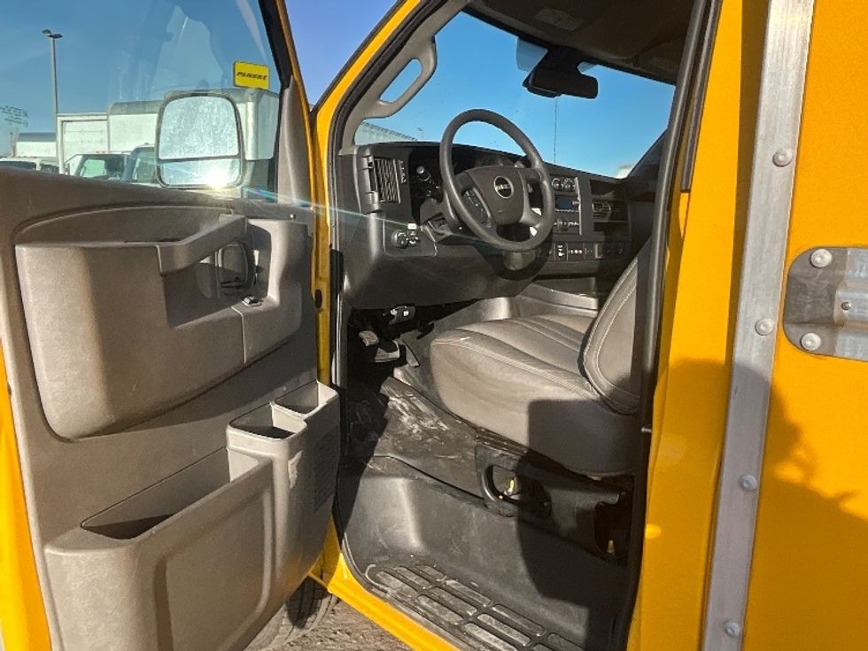 Light Duty Box Truck-Light and Medium Duty Trucks-GMC-2021-Savana G33503-West Valley City-UT-101,289\n\t\tmiles-$ 27,750 - Image 16