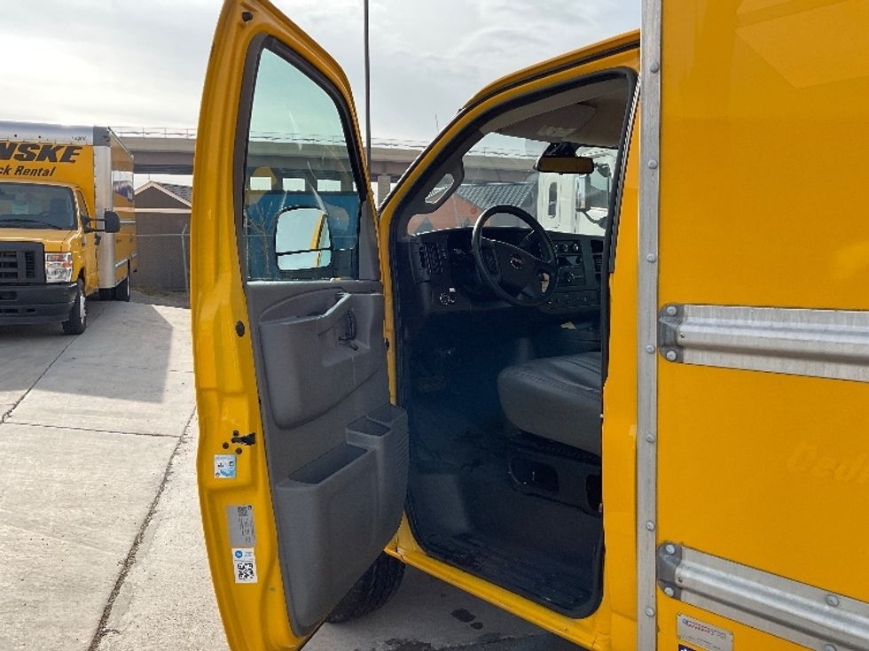 Light Duty Box Truck-Light and Medium Duty Trucks-GMC-2021-Savana G33503-West Valley City-UT-104,011\n\t\tmiles-$ 27,250 - Image 15