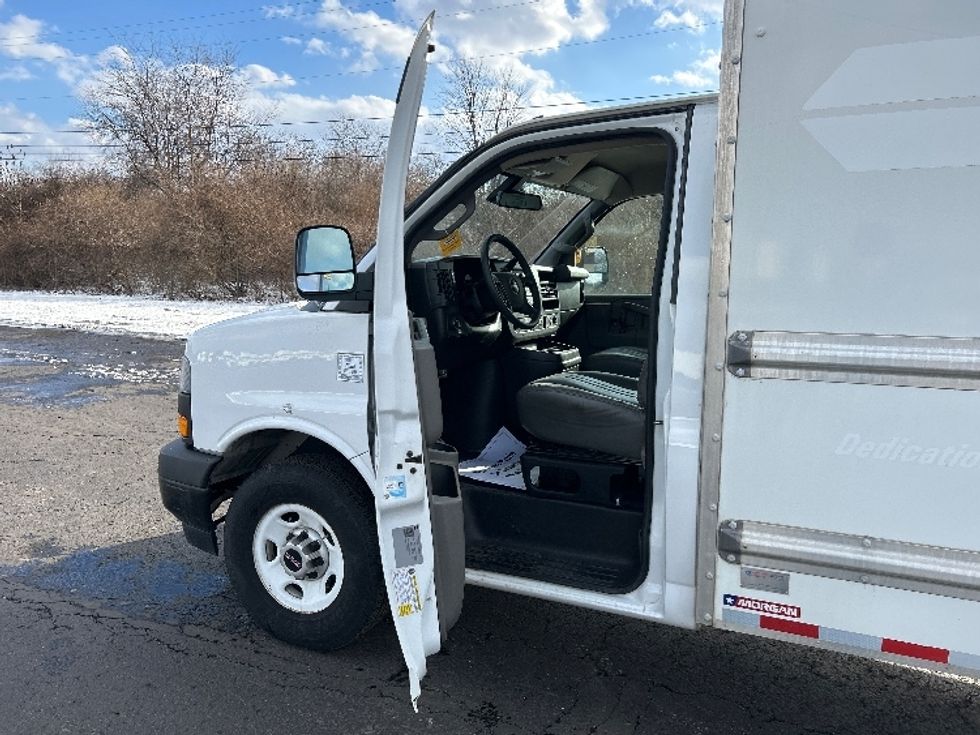 Light Duty Box Truck-Light and Medium Duty Trucks-GMC-2021-Savana G33503-White Deer-PA-107,287\n\t\tmiles-$ 27,250 - Image 15