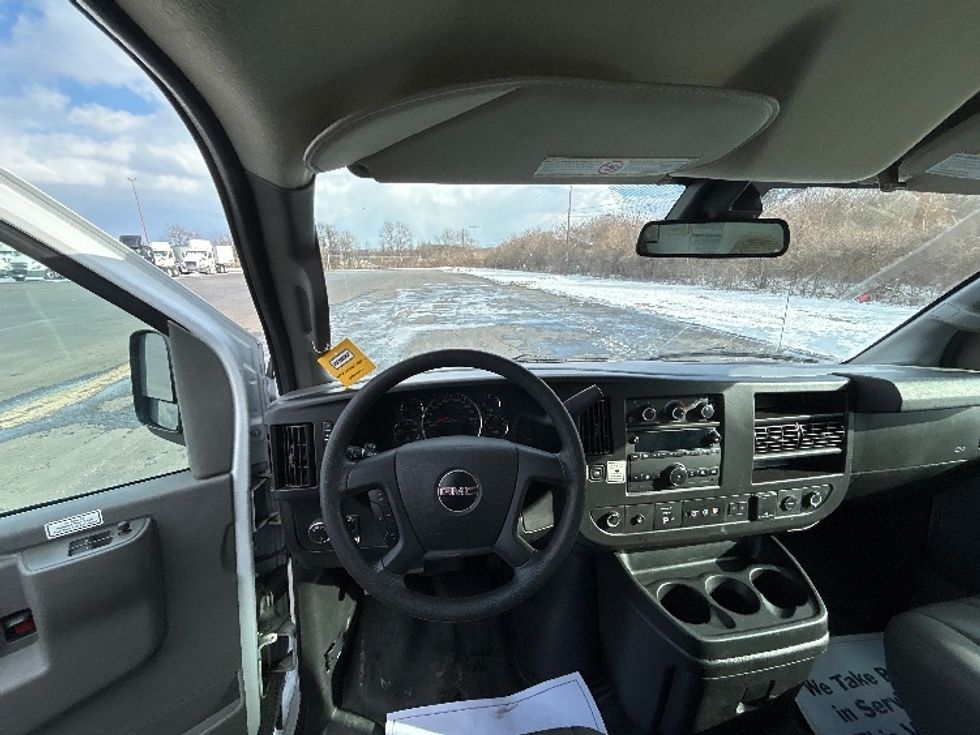 Light Duty Box Truck-Light and Medium Duty Trucks-GMC-2021-Savana G33503-White Deer-PA-107,287\n\t\tmiles-$ 27,250 - Image 17