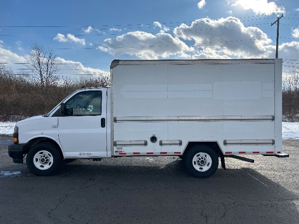 Light Duty Box Truck-Light and Medium Duty Trucks-GMC-2021-Savana G33503-White Deer-PA-107,287\n\t\tmiles-$ 27,250 - Image 4