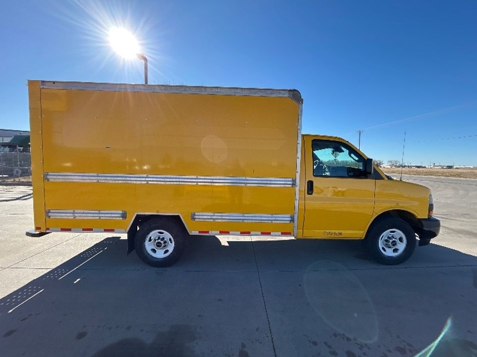 Light Duty Box Truck-Light and Medium Duty Trucks-GMC-2021-Savana G33503-Wichita-KS-103,074\n\t\tmiles-$ 26,000 - Image 14