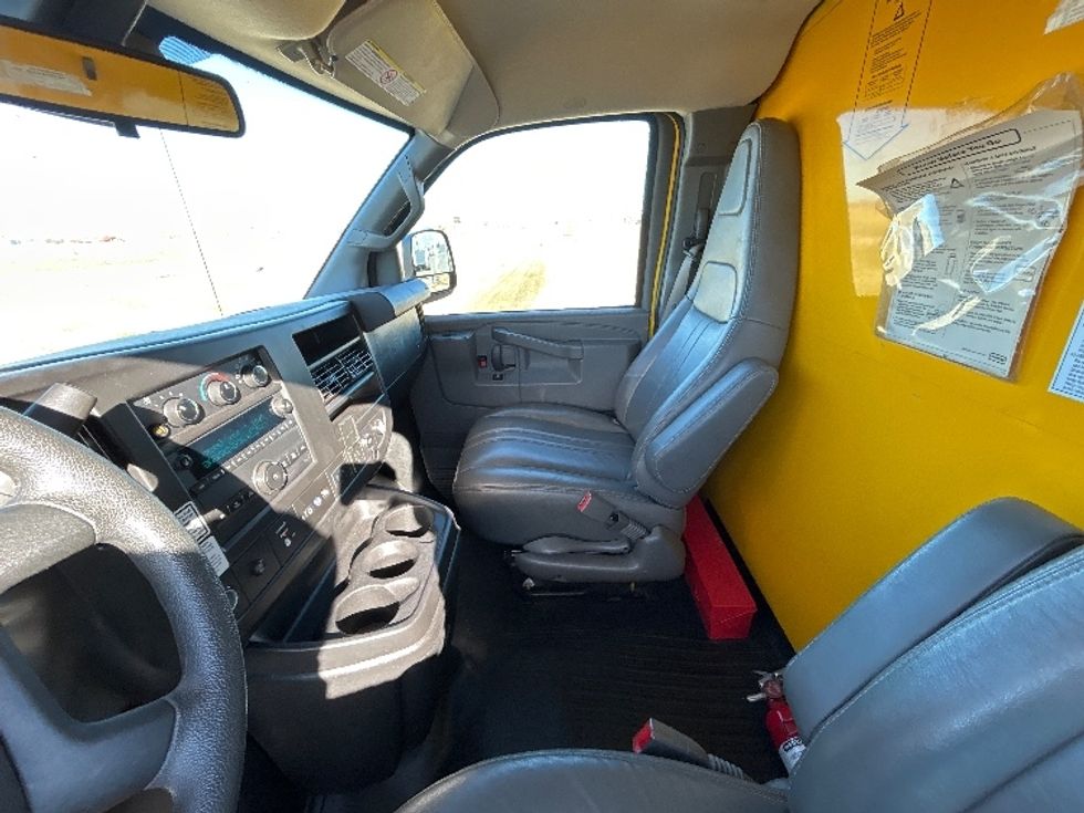 Light Duty Box Truck-Light and Medium Duty Trucks-GMC-2021-Savana G33503-Wichita-KS-103,074\n\t\tmiles-$ 26,000 - Image 18