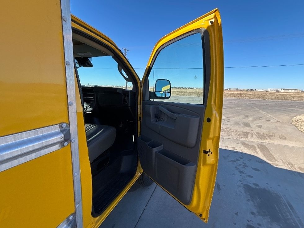 Light Duty Box Truck-Light and Medium Duty Trucks-GMC-2021-Savana G33503-Wichita-KS-103,074\n\t\tmiles-$ 26,000 - Image 19