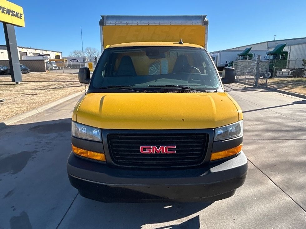 Light Duty Box Truck-Light and Medium Duty Trucks-GMC-2021-Savana G33503-Wichita-KS-103,074\n\t\tmiles-$ 26,000 - Image 2