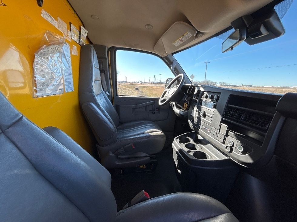 Light Duty Box Truck-Light and Medium Duty Trucks-GMC-2021-Savana G33503-Wichita-KS-103,074\n\t\tmiles-$ 26,000 - Image 21