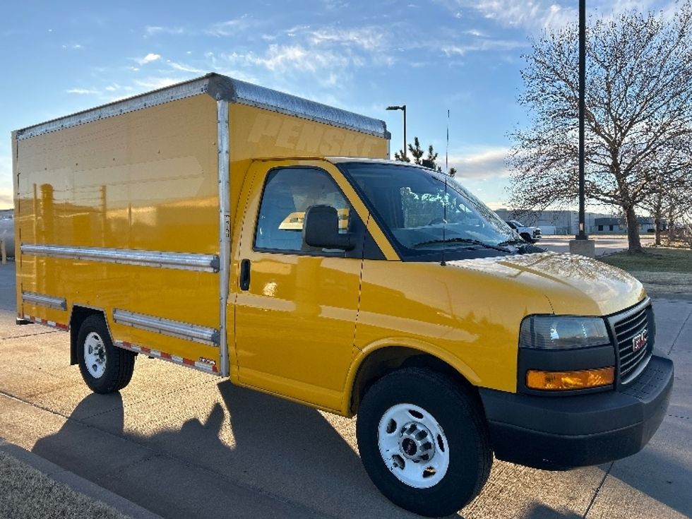 Light Duty Box Truck-Light and Medium Duty Trucks-GMC-2021-Savana G33503-Wichita-KS-109,348\n\t\tmiles-$ 25,250 - Image 1