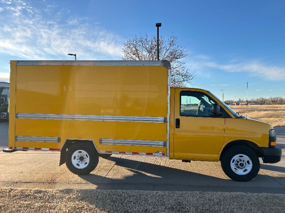 Light Duty Box Truck-Light and Medium Duty Trucks-GMC-2021-Savana G33503-Wichita-KS-109,348\n\t\tmiles-$ 25,250 - Image 15