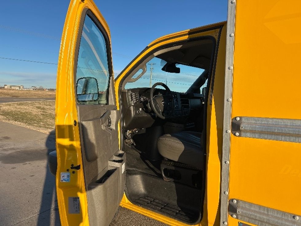 Light Duty Box Truck-Light and Medium Duty Trucks-GMC-2021-Savana G33503-Wichita-KS-109,348\n\t\tmiles-$ 25,250 - Image 16