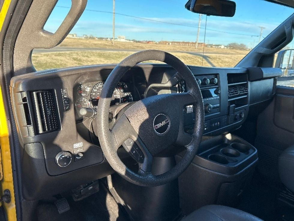 Light Duty Box Truck-Light and Medium Duty Trucks-GMC-2021-Savana G33503-Wichita-KS-109,348\n\t\tmiles-$ 25,250 - Image 17