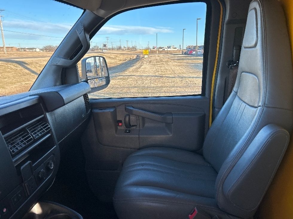 Light Duty Box Truck-Light and Medium Duty Trucks-GMC-2021-Savana G33503-Wichita-KS-109,348\n\t\tmiles-$ 25,250 - Image 19