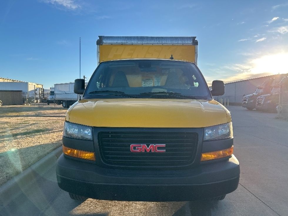 Light Duty Box Truck-Light and Medium Duty Trucks-GMC-2021-Savana G33503-Wichita-KS-109,348\n\t\tmiles-$ 25,250 - Image 2