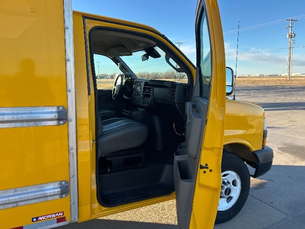 Light Duty Box Truck-Light and Medium Duty Trucks-GMC-2021-Savana G33503-Wichita-KS-109,348\n\t\tmiles-$ 25,250 - Image 20