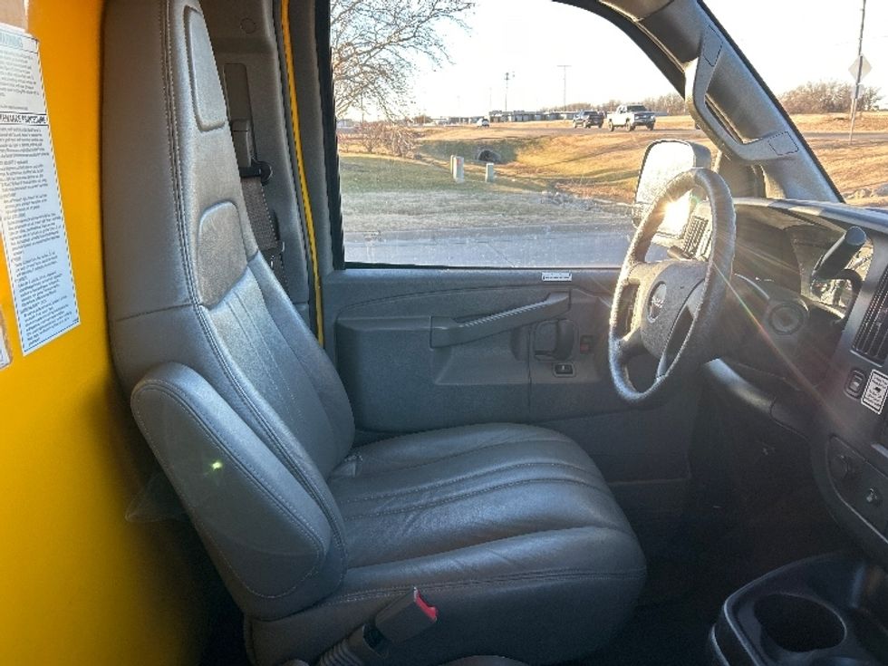 Light Duty Box Truck-Light and Medium Duty Trucks-GMC-2021-Savana G33503-Wichita-KS-109,348\n\t\tmiles-$ 25,250 - Image 22